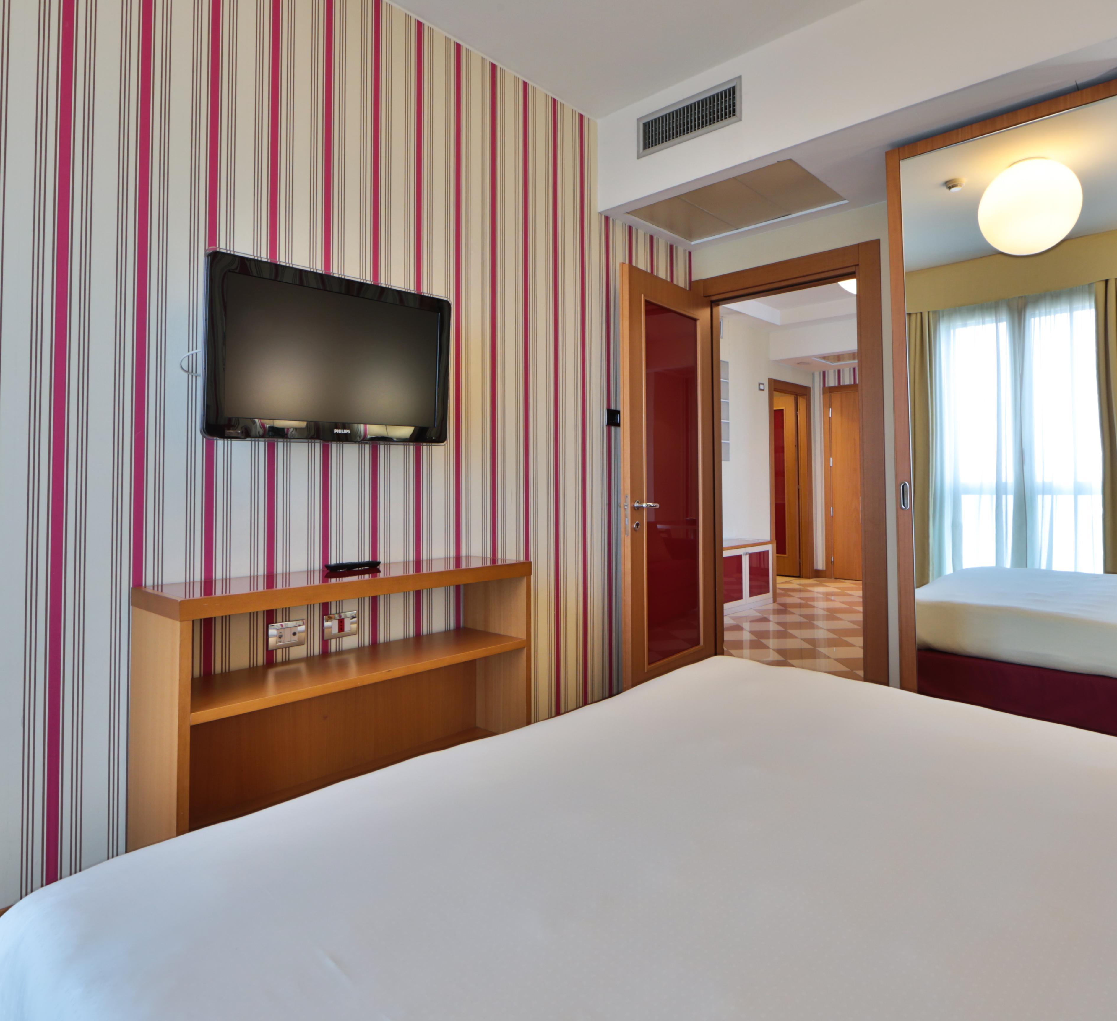 Una Hotels The One Milano Hotel & Residence San Donato Milanese Exterior foto
